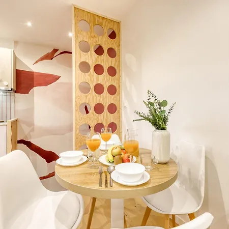 Souplex Movies - Near Paris - Metro 7 Apartment *