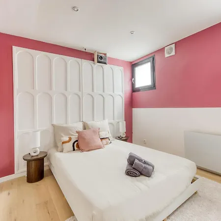 Souplex Movies - Near Paris - Metro 7 Apartment *